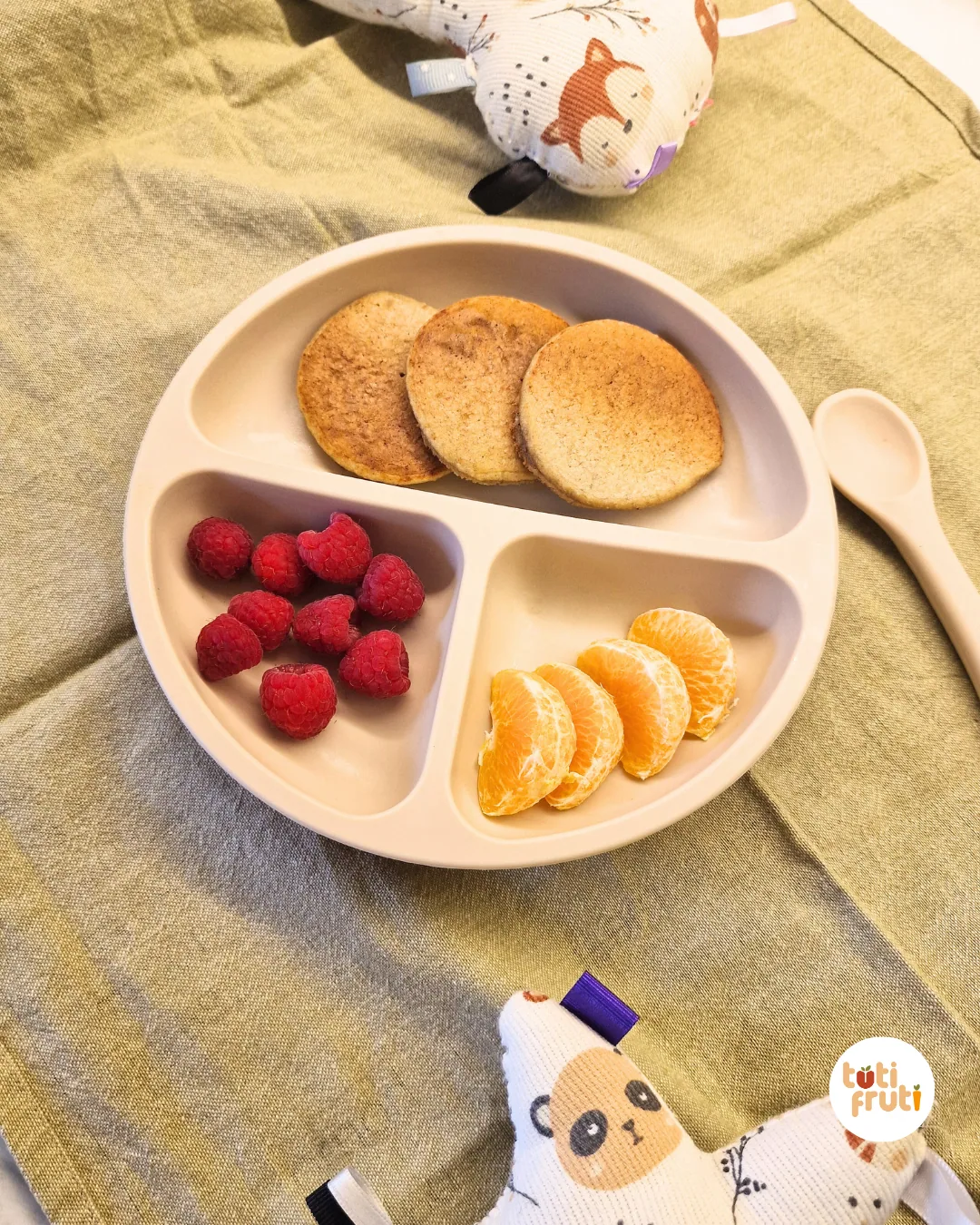Pancakes Tuti servidos con fruta